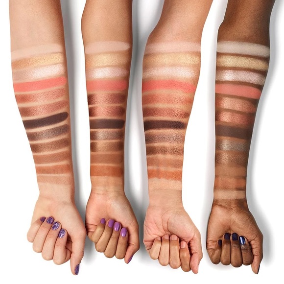 UD Naked Reloaded A versatile eyeshadow palette that redefines neutrals with 12 - Picture 2 of 5